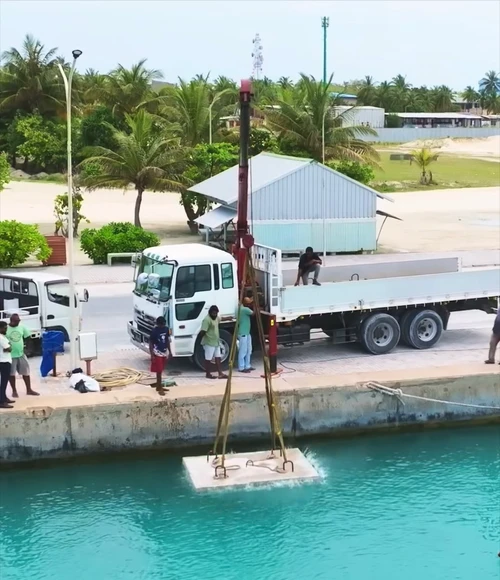 ކުޅުދުއްފުށި ސިޓީ އުތުރު ބަނދަރުގައި ބޯސާ ޖެހުމުގެ މަސައްކަތް